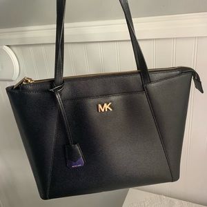 Michael Kors Bags - Michael Kors tote great condition Michael Kors Bags - Michael Kors tote great condition